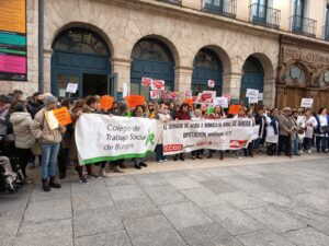 Concentracion denuncia listas de espera SAD