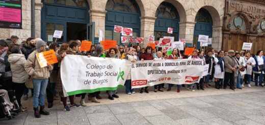 Concentracion denuncia listas de espera SAD